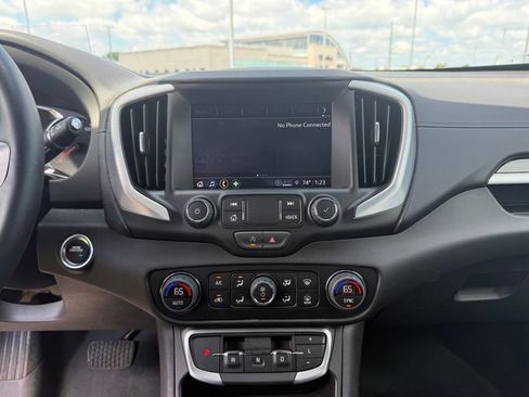 Used 2024 GMC Terrain SLT w/ Tech Package FWD image 22