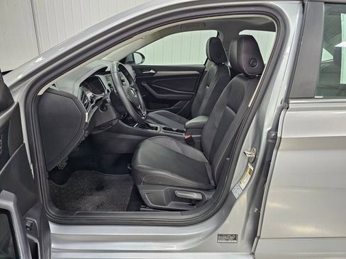 Used 2019 Volkswagen Jetta SE w/ Cold Weather Package FWD image 11