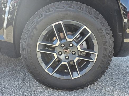 New 2026 GMC Terrain AT4 w/ Convenience Package III image 31
