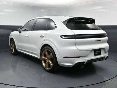 Used 2024 Porsche Cayenne S AWD/4WD image 9