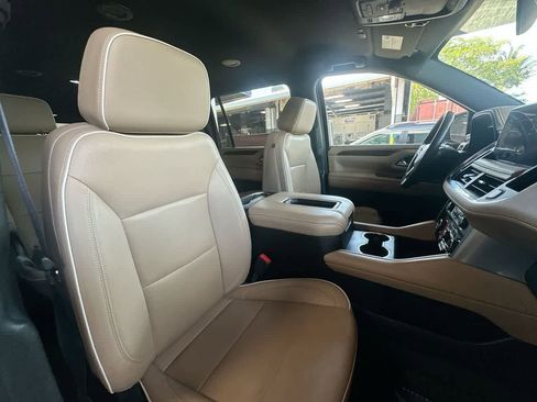 Used 2024 Chevrolet Suburban Premier RWD image 27
