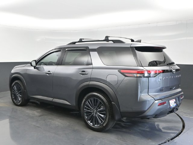 Used 2026 Nissan Pathfinder SL w/ SL Premium Package FWD image 3