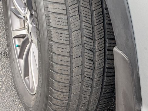 Used 2019 Toyota Highlander XLE image 12