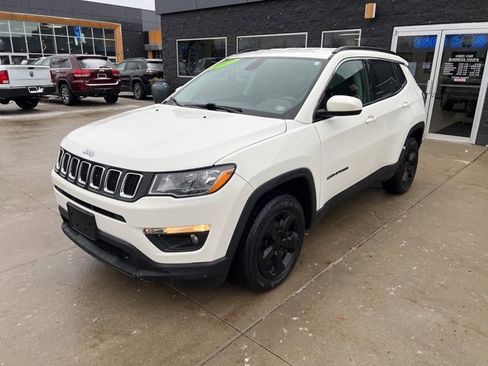 Certified 2019 Jeep Compass Latitude w/ Cold Weather Group image 3