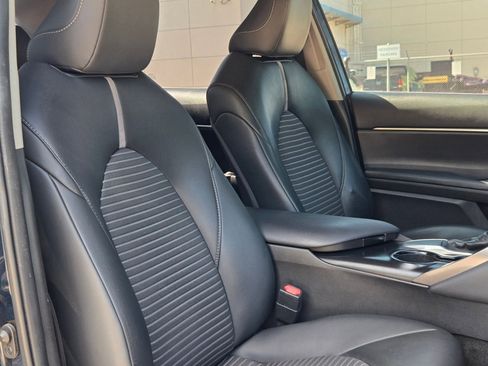 Used 2018 Toyota Camry SE w/ Moonroof Package FWD image 30