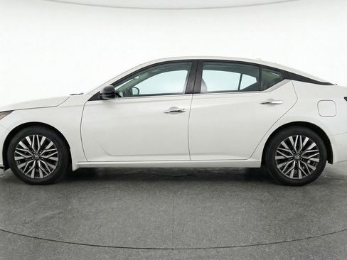 Used 2025 Nissan Altima 2.5 SV image 5