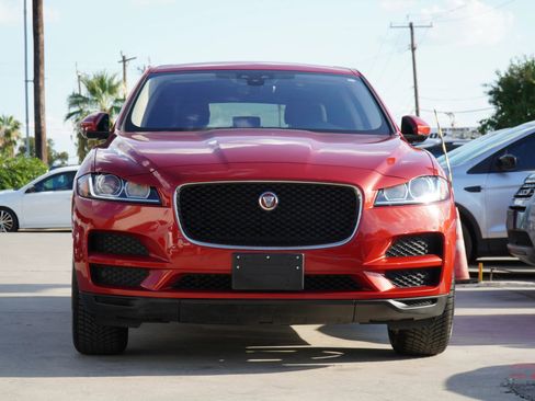 Used 2019 Jaguar F-PACE Premium image 2