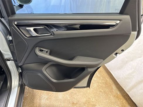 Used 2021 Porsche Macan S image 26