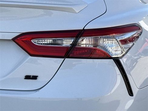 Used 2020 Toyota Camry SE w/ Convenience Package image 6