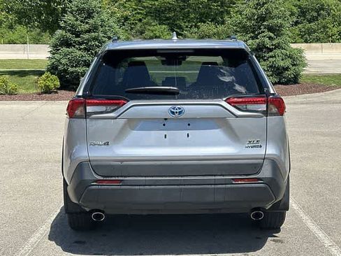 Used 2021 Toyota RAV4 XLE w/ Convenience Package AWD/4WD image 4
