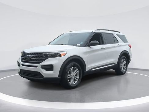 Used 2023 Ford Explorer XLT AWD/4WD image 1