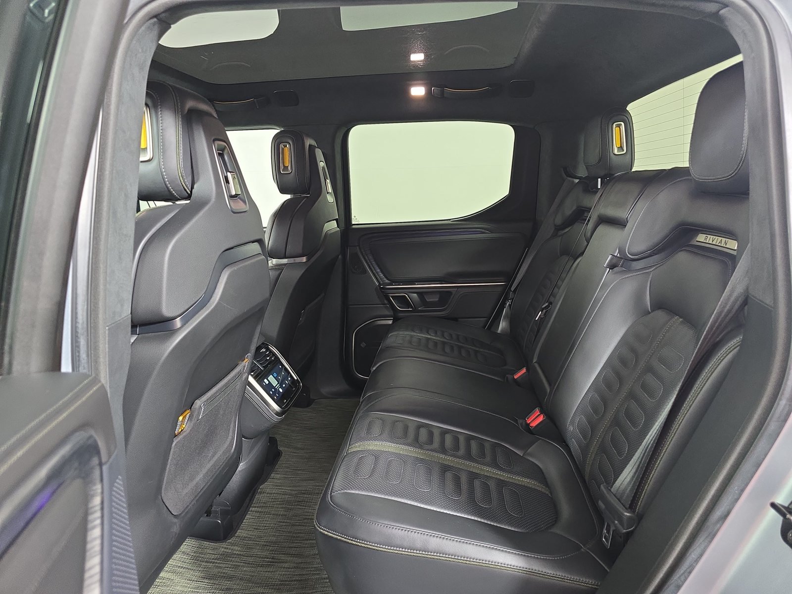 Used 2023 Rivian R1T Adventure Dual AWD/4WD image 21