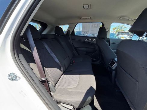 Used 2025 Kia Sportage LX FWD image 38