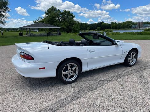 Used 2002 Chevrolet Camaro Z28 w/ SS Performance/Appearance Pkg RWD image 31