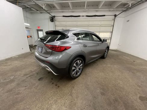 Used 2017 INFINITI QX30 Premium w/ Navigation Package image 6