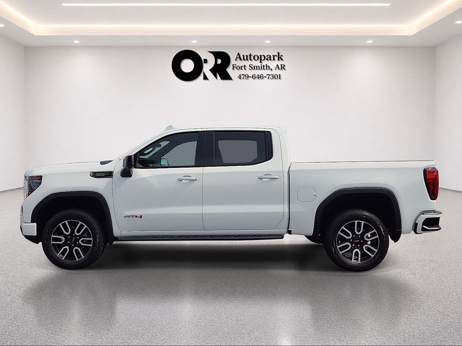 Used 2025 GMC Sierra 1500 AT4 w/ AT4 Premium Package AWD/4WD image 3