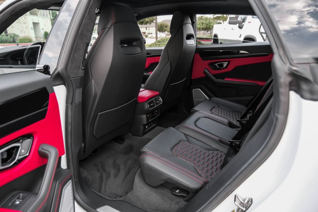 Used 2022 Lamborghini Urus AWD/4WD image 47