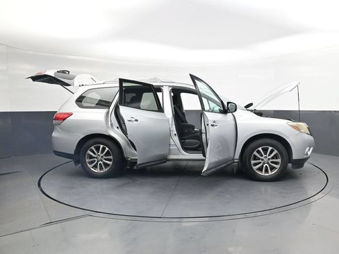 Used 2013 Nissan Pathfinder SV w/ Trailer Tow Pkg AWD/4WD image 50