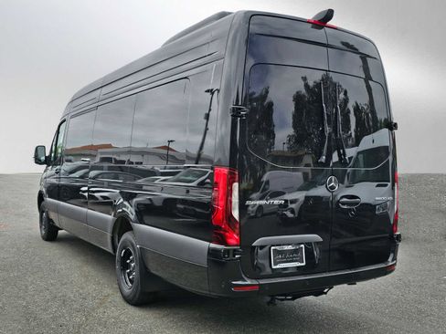 Used 2024 Mercedes-Benz Sprinter 3500 image 5