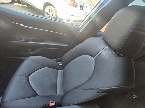 Used 2020 Toyota Camry LE image 30