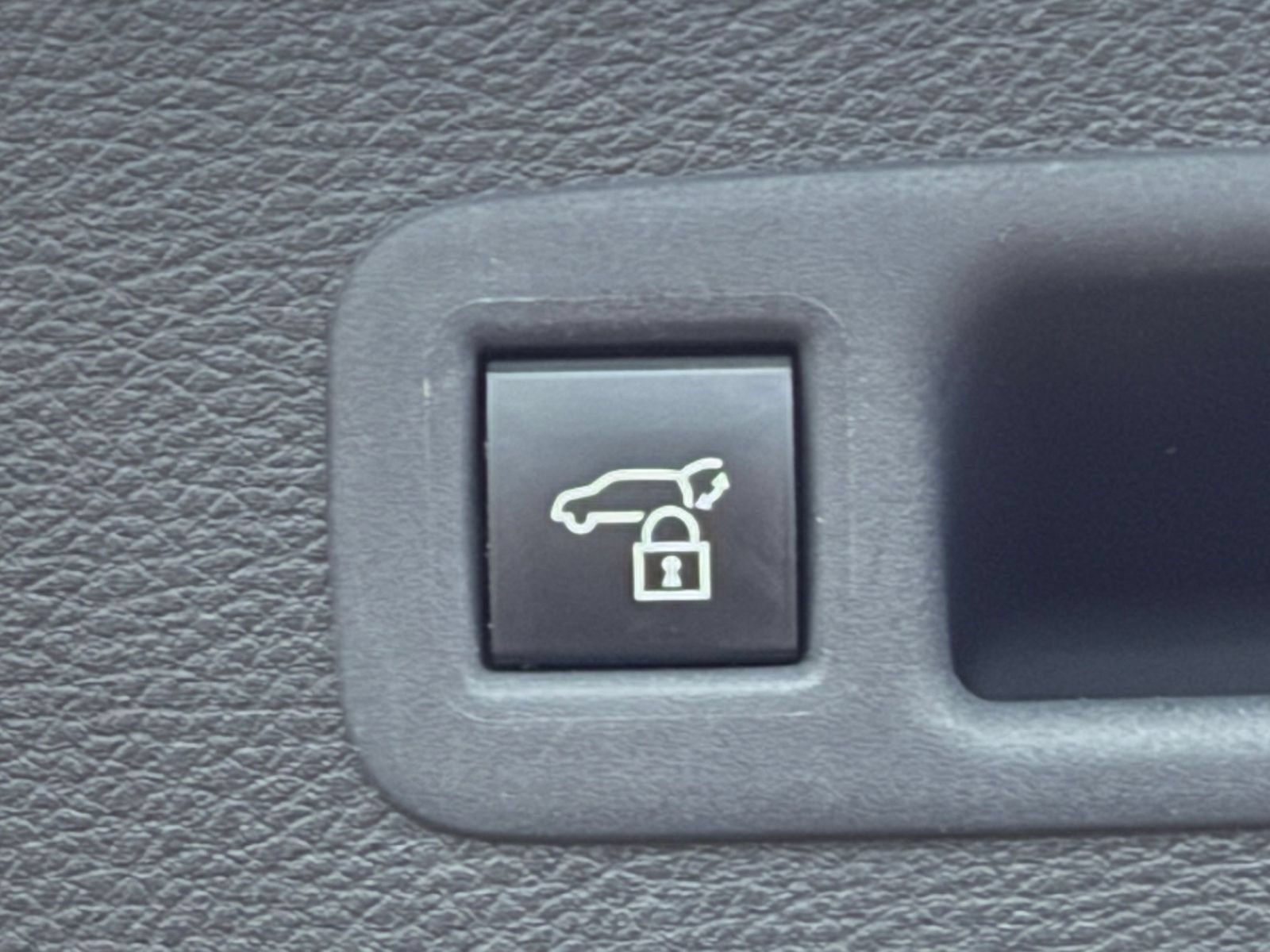 Used 2025 Toyota Sienna XLE FWD image 22