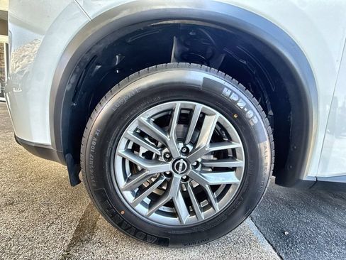 Used 2024 Nissan Rogue S FWD image 24