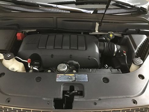 Used 2012 GMC Acadia SLE w/ LPO, 'HIT The Road' Package FWD image 31