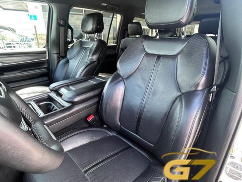Used 2024 Jeep Wagoneer L Series II RWD image 22