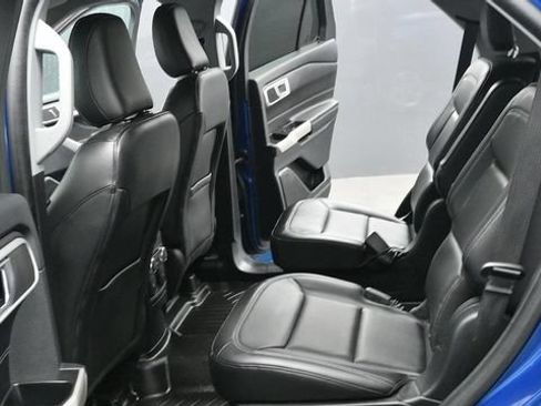 Used 2022 Ford Explorer XLT w/ Equipment Group 202A AWD/4WD image 21
