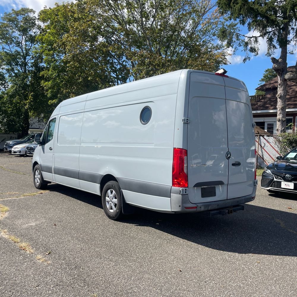 Used 2022 Mercedes-Benz Sprinter 2500 image 4