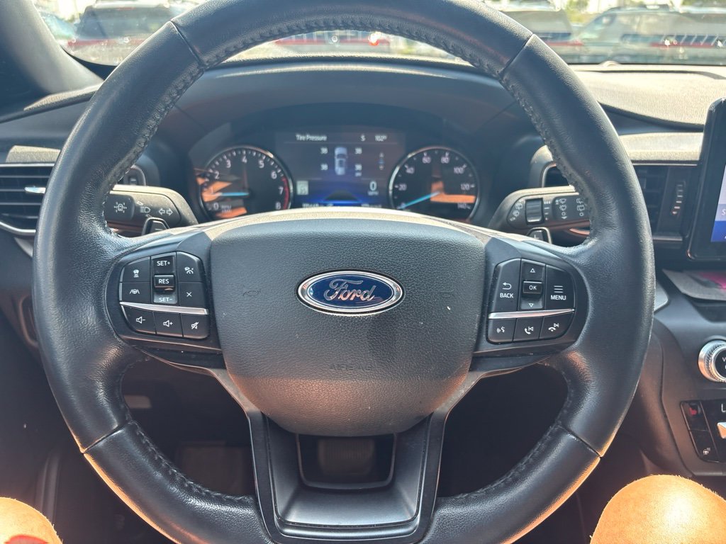 Used 2020 Ford Explorer XLT w/ Equipment Group 202A AWD/4WD image 2