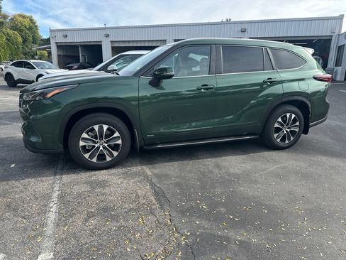 Certified 2025 Toyota Highlander XLE AWD/4WD image 1