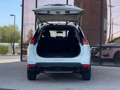 Used 2017 Nissan Rogue SV image 13