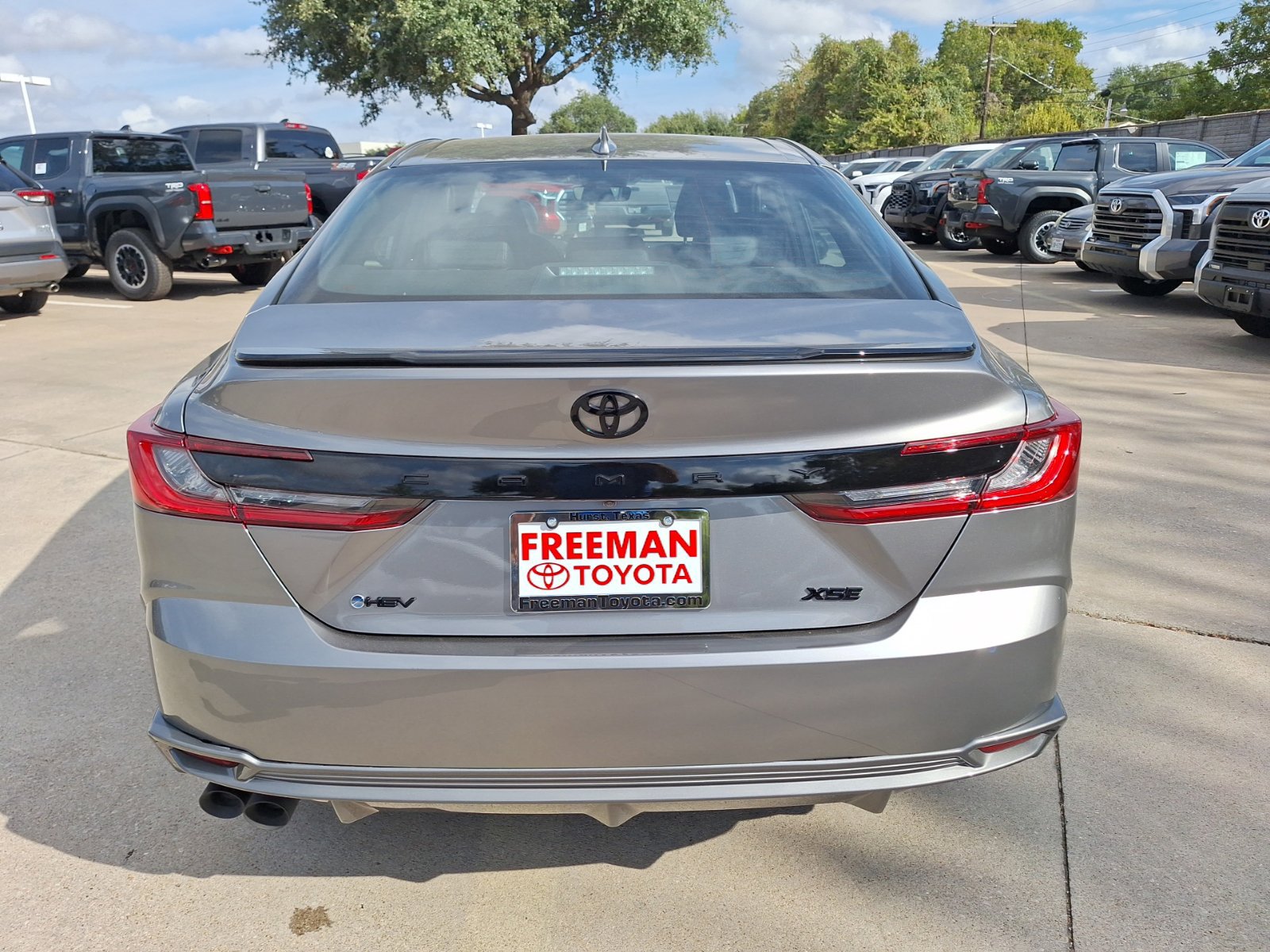 Used 2025 Toyota Camry XSE FWD image 5