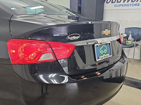 Used 2018 Chevrolet Impala LT FWD image 38