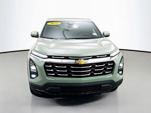 Used 2025 Chevrolet Equinox LT w/ Safety and Technology Package image 2