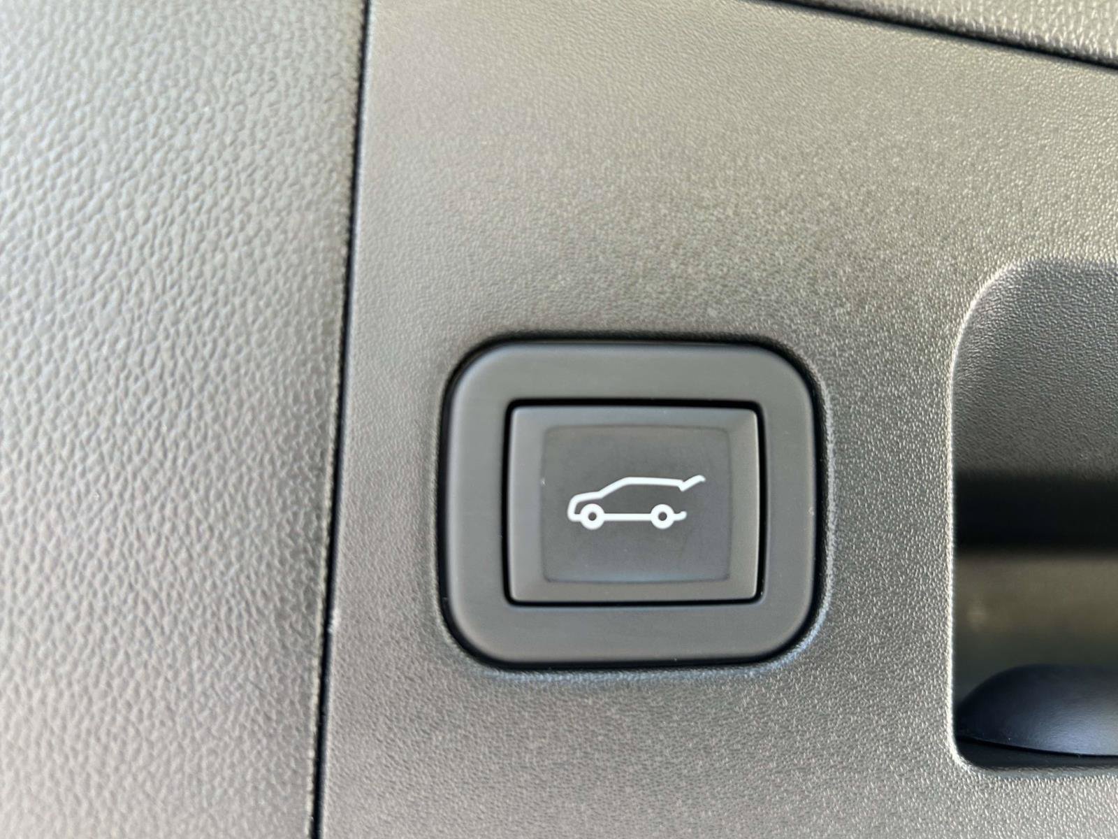 Certified 2025 Cadillac XT5 Premium Luxury w/ Technology Package FWD image 11