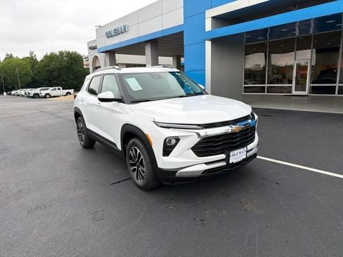 New 2026 Chevrolet TrailBlazer LT w/ Driver Confidence Package FWD image 2