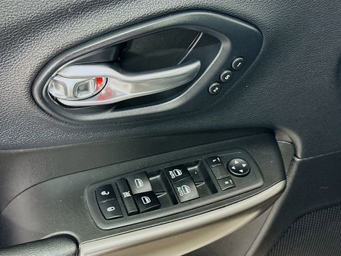 Used 2019 Jeep Cherokee Limited AWD/4WD image 16