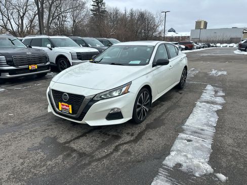 Used 2020 Nissan Altima 2.5 SR w/ Premium Package image 4