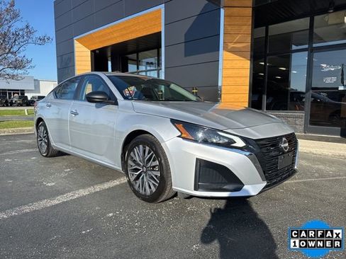 Used 2024 Nissan Altima 2.5 SV image 1