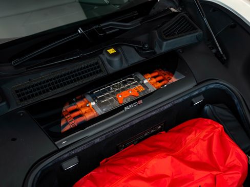 Used 2025 Ferrari SF90 Spider image 19