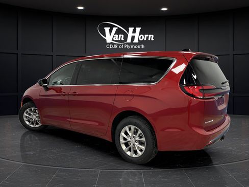 New 2026 Chrysler Pacifica Limited w/ Trailer Tow Group AWD/4WD image 3
