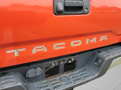 Used 2018 Toyota Tacoma TRD Sport image 26