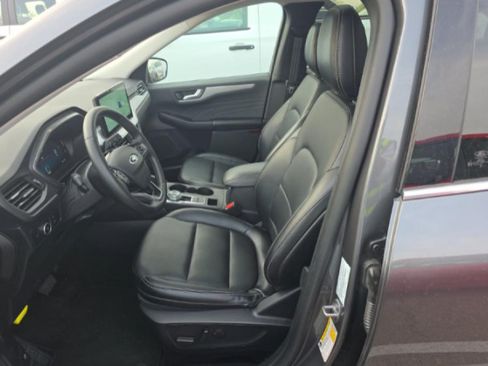 Used 2025 Ford Escape Platinum AWD/4WD image 5
