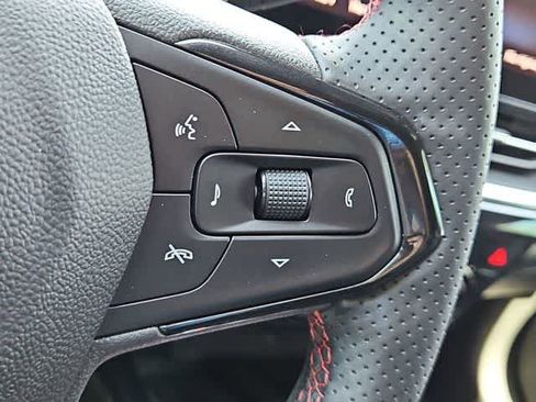 Used 2025 Chevrolet Trax RS w/ Sunroof Package image 24