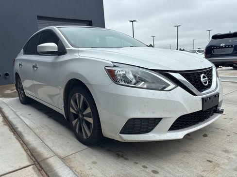 Used 2019 Nissan Sentra SV w/ Special Edition Package FWD image 3