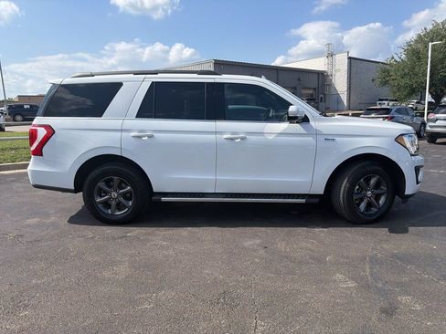 Used 2021 Ford Expedition XLT image 2