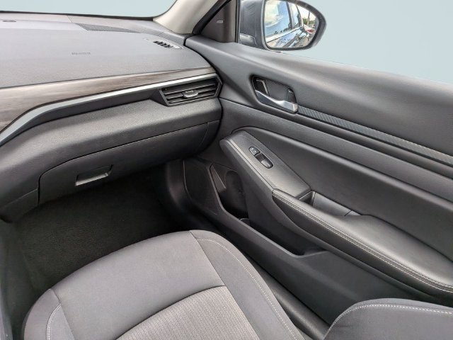 Used 2024 Nissan Altima 2.5 SV FWD image 15