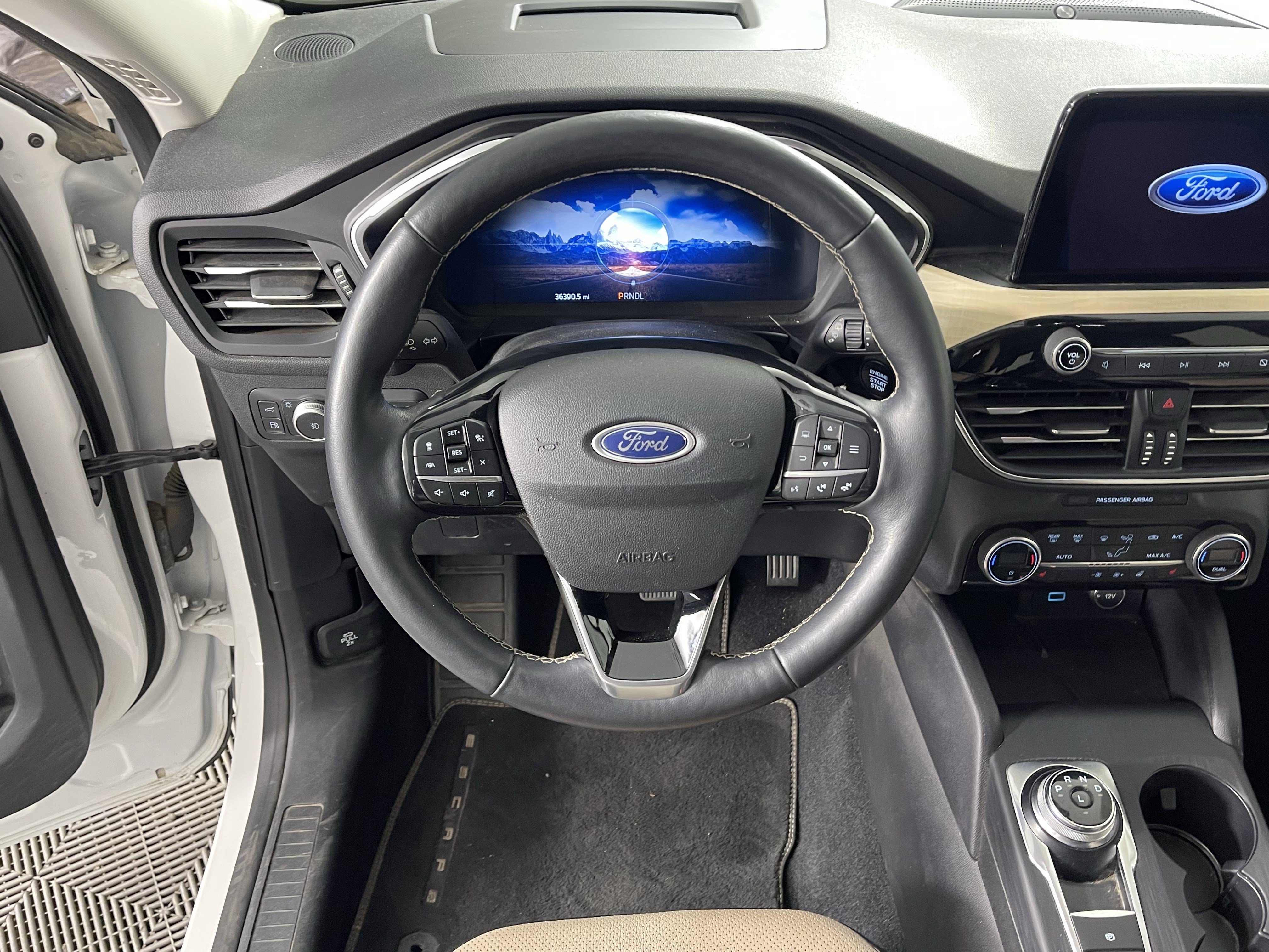 Used 2021 Ford Escape Titanium w/ Titanium Elite Package AWD/4WD image 12